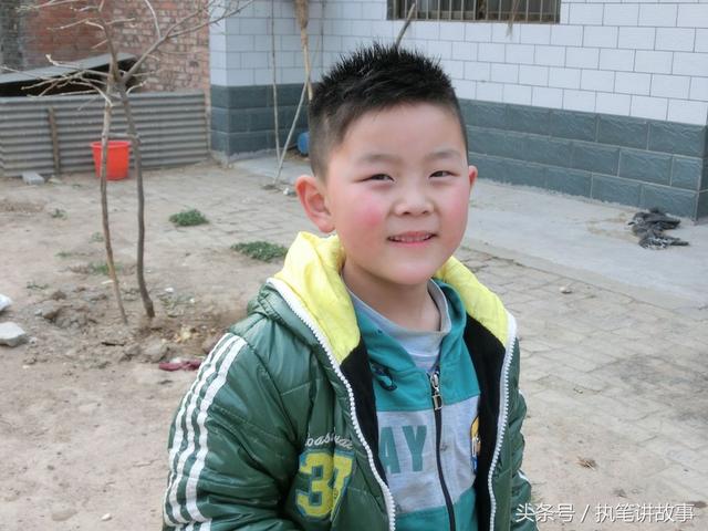 父親去世男孩被繼母趕走，一年後收到繼母遺信，在她墳前長跪不起