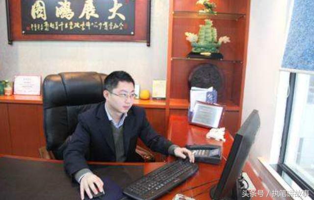 為了養母治病錢，男孩娶從良女為妻，五年後妻子讓他有了百萬資產