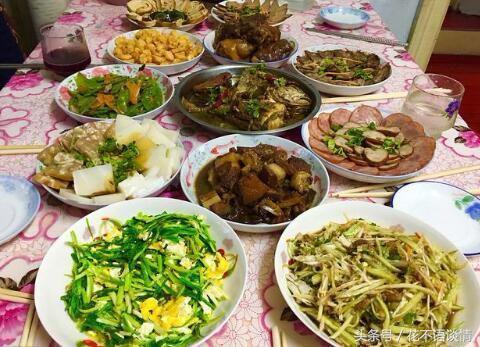 男子離婚後，回家做了一桌飯菜，小侄子說一話，他淚如雨下