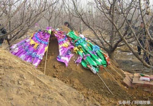 丈夫去世兩個月，妻子每天去墳頭哭訴，睡夢中有人喊她，驚喜來了