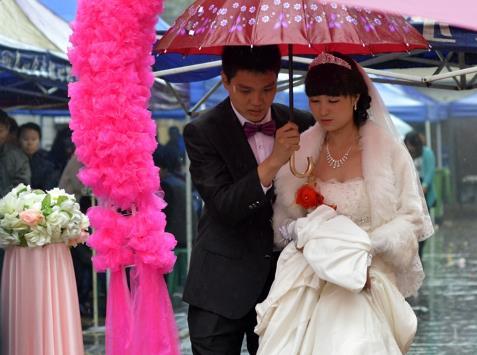 我結婚多年沒生子，公婆從沒埋怨，聽到她和鄰居大媽對話，我哭了