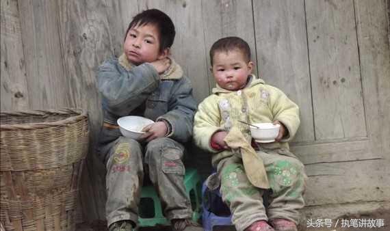 農村嫂子進城看望懷孕弟媳卻被她擋在門外，小叔子的做法讓人讚譽