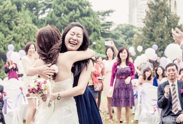 丈夫去世後她被婆婆怒趕走，她再婚那天，婆婆帶來厚禮才得知真相