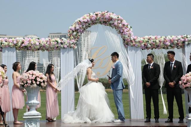 大姑姐每次來家，婆婆都把俺支開，手機沒帶折返，俺想趕走她們