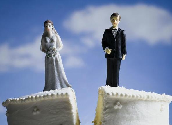 跟前夫離婚我放棄撫養權要房子，半年後前婆婆來送孩子哭紅了眼
