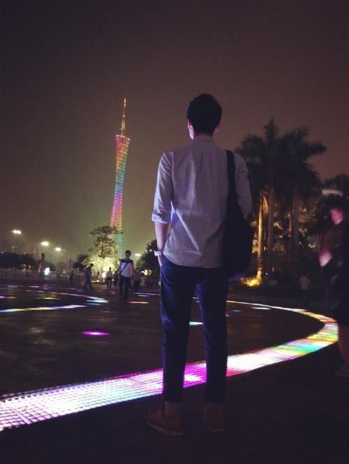 和前妻偶遇她給我發信息要我陪她，我回復一句話女友不久嫁給了我