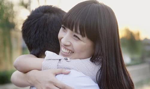 和前妻偶遇她給我發信息要我陪她，我回復一句話女友不久嫁給了我