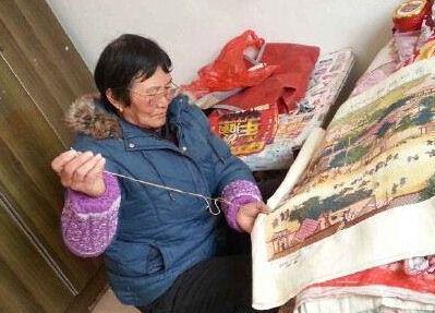兒媳照顧婆婆養病，丈夫嫌棄照顧不周，打老婆一巴掌後，愣了