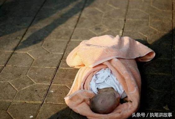 女孩找尋失散弟弟路上撿回一女嬰，多年後女嬰竟讓她姐弟意外重逢