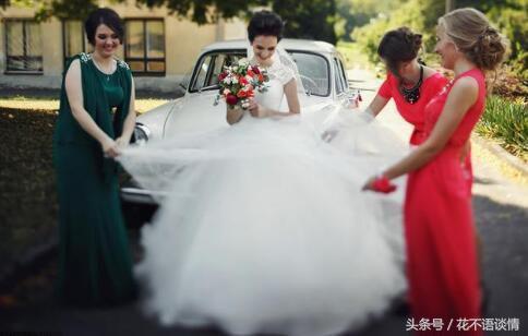母親去世後，兒子回鄉下接父親來養老，回家推開門後，他淚如雨下