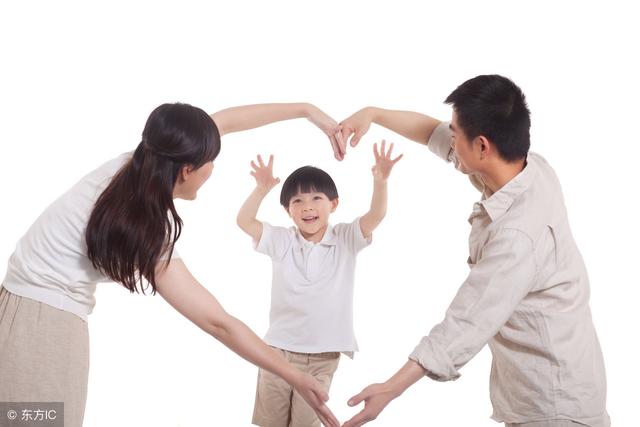加班提前回家，本想給老婆驚喜，開門聽到一段對話，我悲痛欲絕
