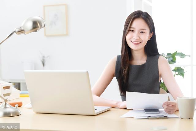 加班提前回家，本想給老婆驚喜，開門聽到一段對話，我悲痛欲絕