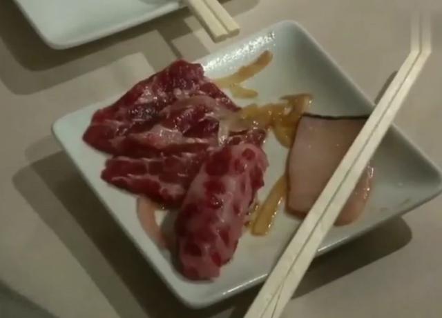 日本人把鯨魚做成刺身，看起來好嚇人，但是真的有那麼好吃嗎？
