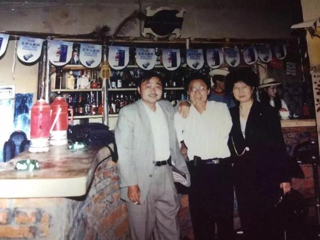 五千隻流浪狗被善良老人救助，花巨款建造愛之家，20年風雨不棄