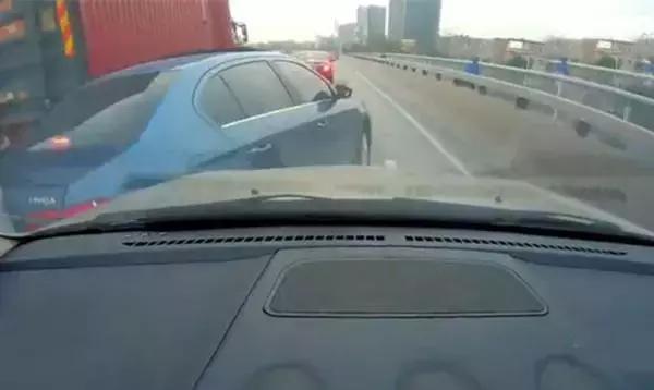 高速開車，最招恨的十大動作，看你中了幾條！