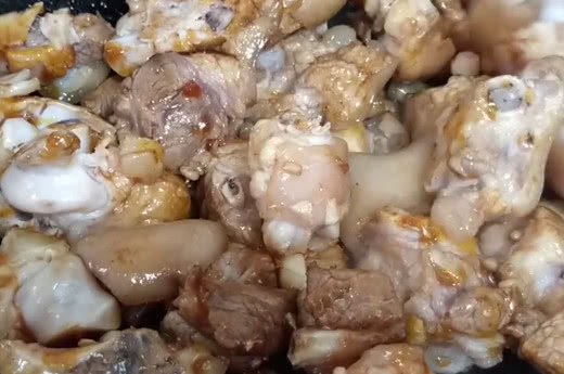 客家黃酒燜豬腳，材料簡單，肥而不膩，入口即化，女兒吃了一大碗 