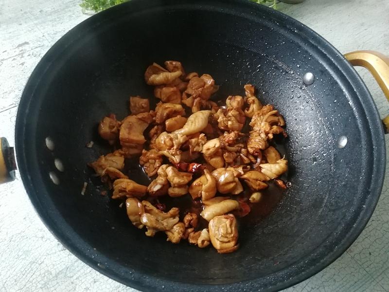 這才是雞腿好吃的做法，加上它一起做，好吃不膩，特別下飯