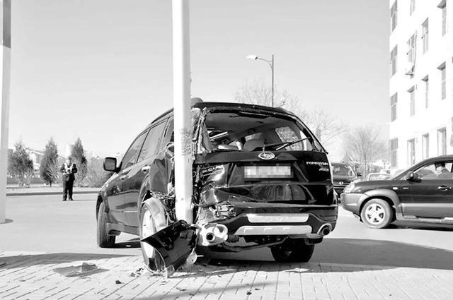 自動擋車的倒擋為何設置在前面？因為是血的教訓總結出來的