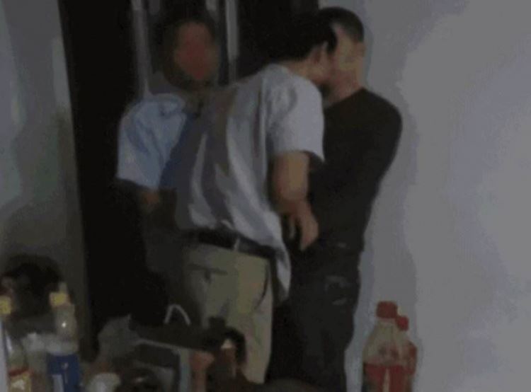 樓上酒醉鄰居太吵！一言不合衝上去「超親密傷害」 網友大笑被閃瞎：在一起啦！