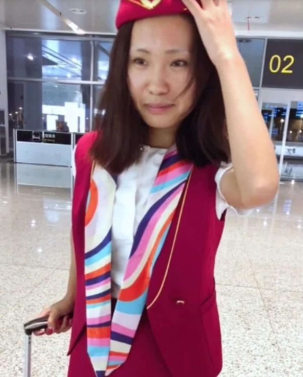 空姐素顏被主管酸「妳這樣怎麼上飛機？」　進廁所5分鐘出來：叫我女神