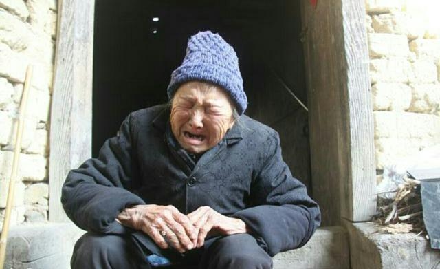 母親溺亡多年，卻開豪車出現在兒子婚禮上，她說自己一直住附近