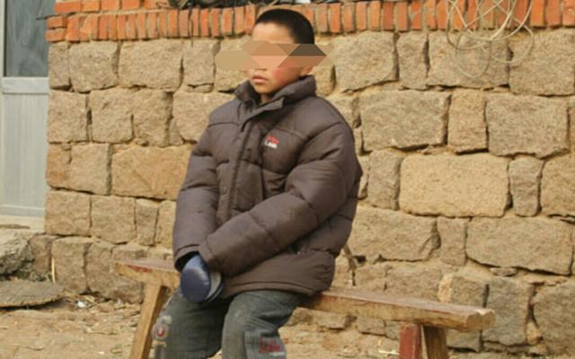 母親去兒子家養老，每頓卻只敢吃半碗飯，村支書揭開老人心裡秘密