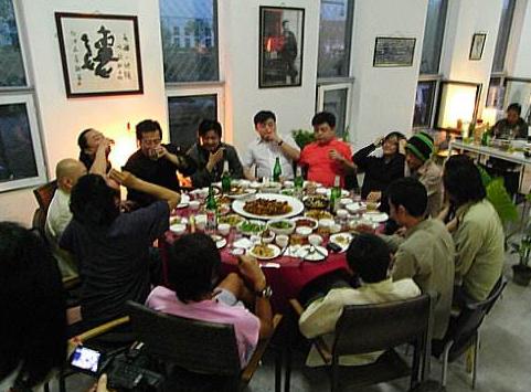 一桌人吃飯，總有那麼幾個「奇葩」壞胃口，你遇到過麼？