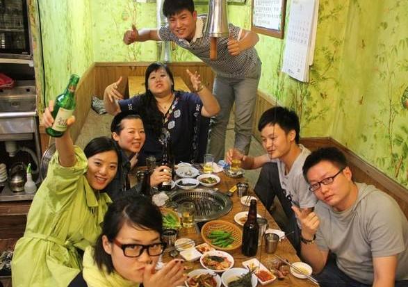 一桌人吃飯，總有那麼幾個「奇葩」壞胃口，你遇到過麼？