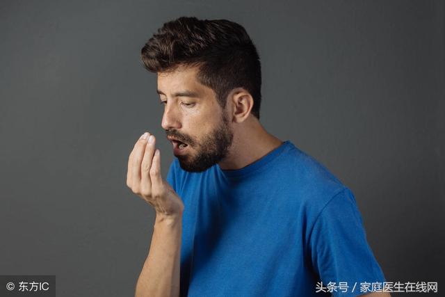 每天早晚刷牙，為什麼還會有口臭？這3類疾病在「作亂」
