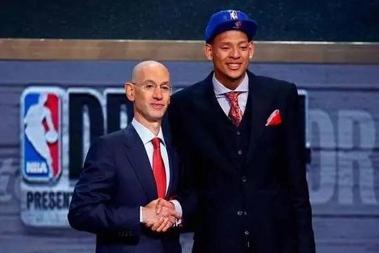 右眼失明，身患重疾，被NBA拋棄的籃球少年在中國「重生」