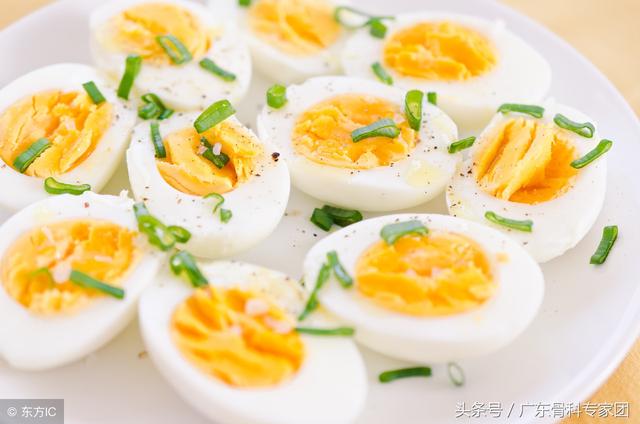 醫生提醒：痛風患者怕沒忌口，更怕亂忌口，這5樣食物其實可以吃
