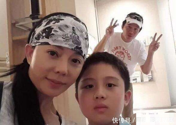 她讓11歲的兒子捧自己的胸睡覺，今自食其果，兒子成了她最大的痛!