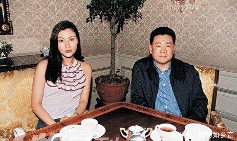 他66歲換腎成功，獎勵妻子500億，如今妻子生三胎，又送24套豪宅!
