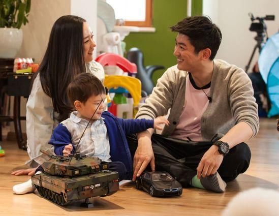 她21歲走​​紅，32歲未婚先孕，40歲靠兒子一炮而紅，如今成人生贏家！