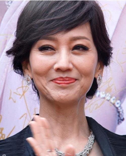 寧靜曝「不老女神」真面目：凍齡全是假象，洗完臉都是黃臉婆！