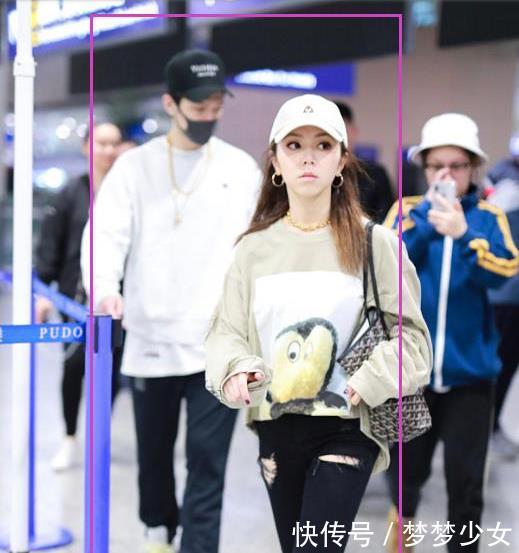 鄧紫棋現身機場，打扮俏皮隨性，少女感十足，男友低調相隨