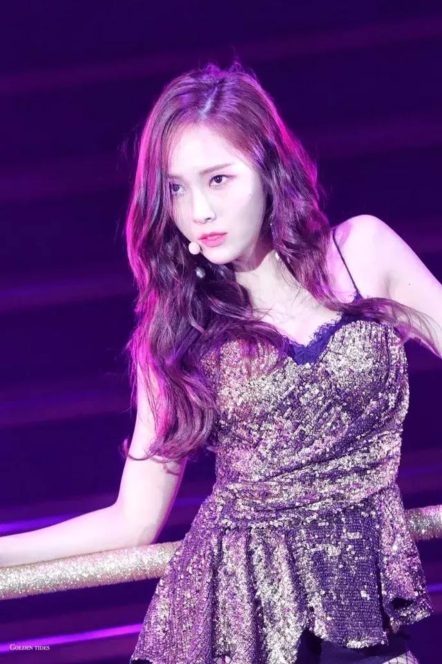 從亞洲最美面孔到最會賺錢的女總裁，29歲的她成了真正的白富美