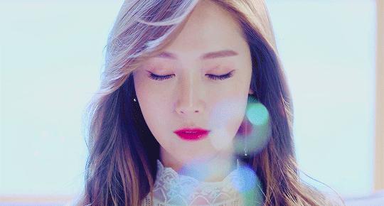 從亞洲最美面孔到最會賺錢的女總裁，29歲的她成了真正的白富美