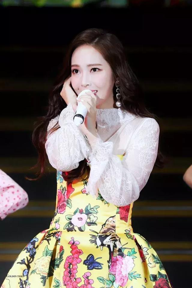 從亞洲最美面孔到最會賺錢的女總裁，29歲的她成了真正的白富美