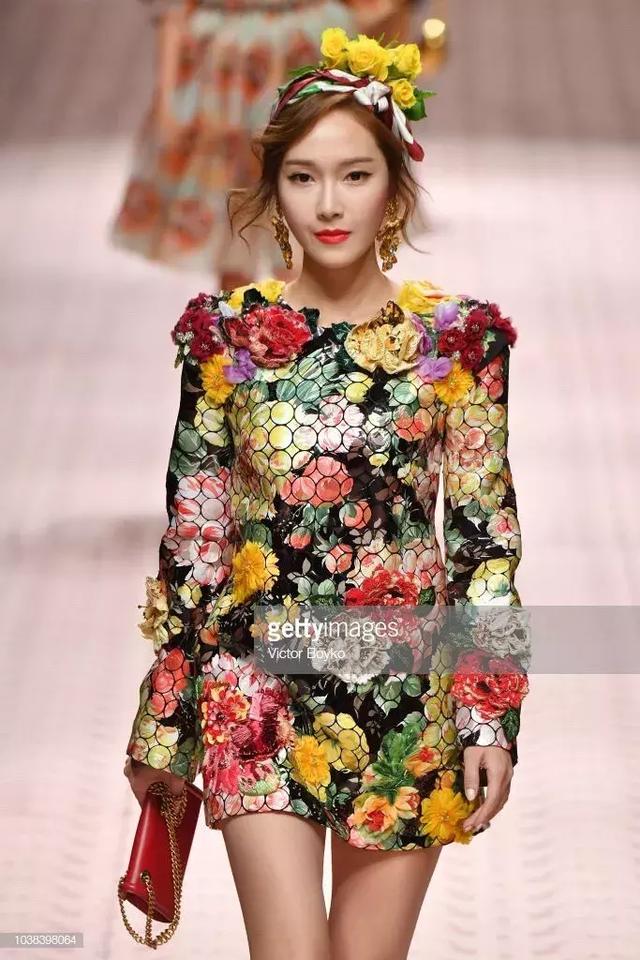 從亞洲最美面孔到最會賺錢的女總裁，29歲的她成了真正的白富美