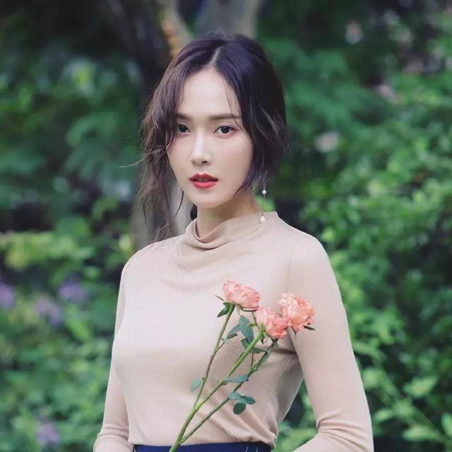 從亞洲最美面孔到最會賺錢的女總裁，29歲的她成了真正的白富美