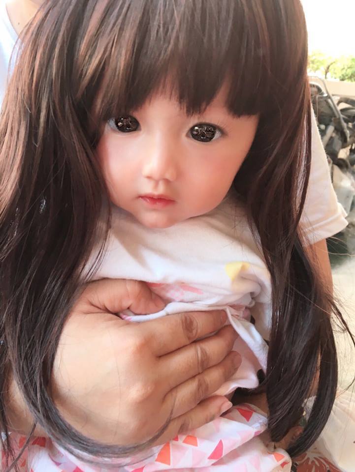 東方芭比！1歲女童「高顏直逆天美貌」竄紅　母親曝光出生時秘密 