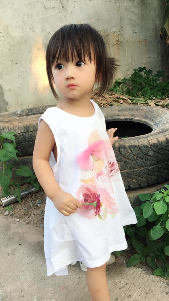 東方芭比！1歲女童「高顏直逆天美貌」竄紅　母親曝光出生時秘密 