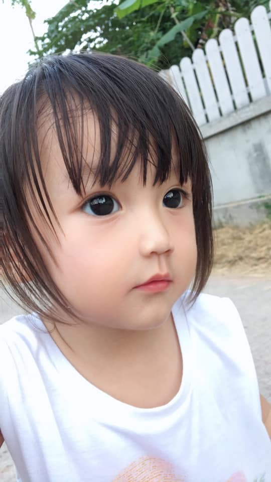 東方芭比！1歲女童「高顏直逆天美貌」竄紅　母親曝光出生時秘密 