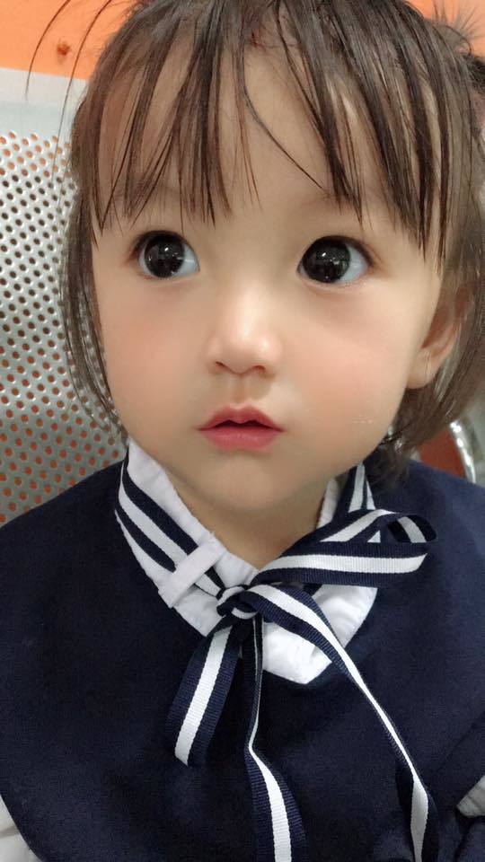 東方芭比！1歲女童「高顏直逆天美貌」竄紅　母親曝光出生時秘密 
