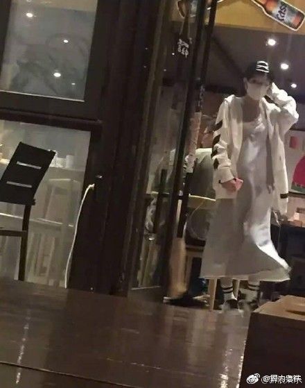 趙麗穎近照曝光，肚子大到瞞不住？網友：感謝陳曉不娶之恩！