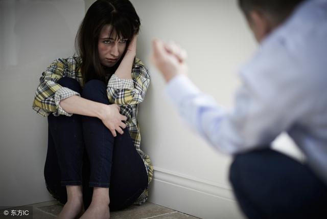 婆婆動手打我，公公拉偏架，7歲兒子說番話，老公遮面擋羞