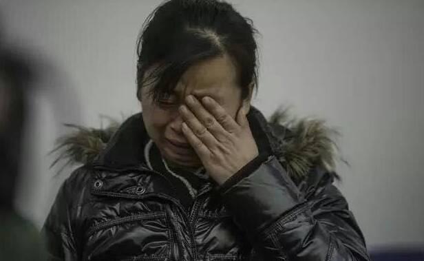 母親打電話說想吃餃子，大女兒不予理會，小女兒的做法讓母親感動