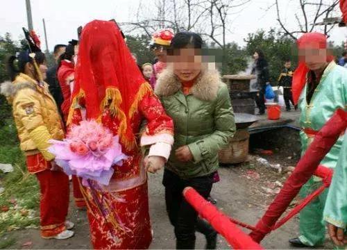 新婚三天，婆婆逼著我退還彩禮，老公說番話，我怒提離婚