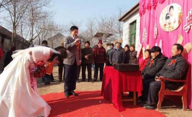 婆婆給女孩6萬改口費，拆開後他喊婆婆阿姨，兒子的話讓婆婆心痛